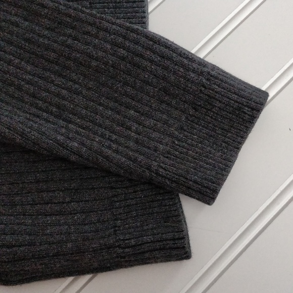 Like new DKNY Jeans men's charcoal sweater - Picture 4 of 5